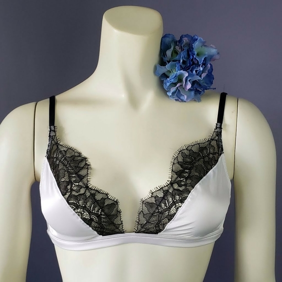 Victoria's Secret Bralette Bra White Black Lace - Picture 2 of 7